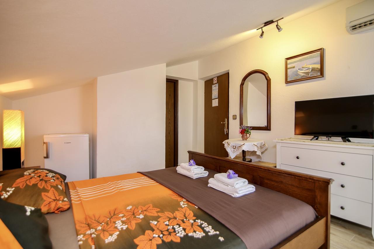 Pansion Adria Hotel Sveti Filip i Jakov Ngoại thất bức ảnh