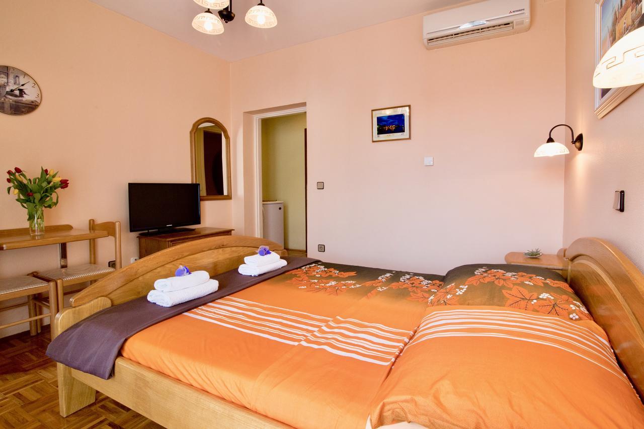 Pansion Adria Hotel Sveti Filip i Jakov Ngoại thất bức ảnh