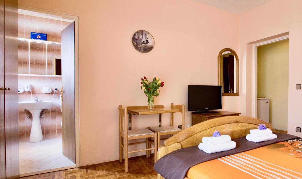 Pansion Adria Hotel Sveti Filip i Jakov Ngoại thất bức ảnh