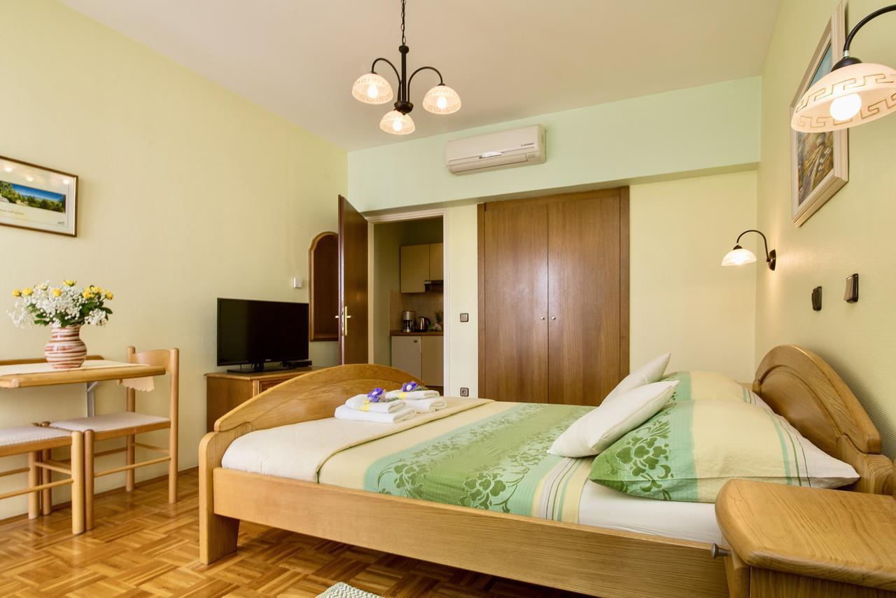 Pansion Adria Hotel Sveti Filip i Jakov Ngoại thất bức ảnh