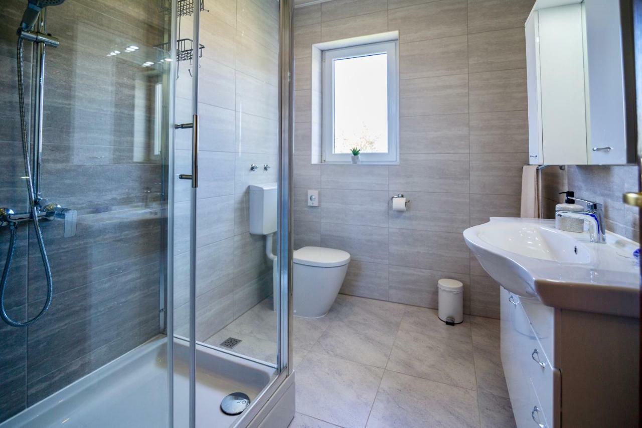 Pansion Adria Hotel Sveti Filip i Jakov Ngoại thất bức ảnh